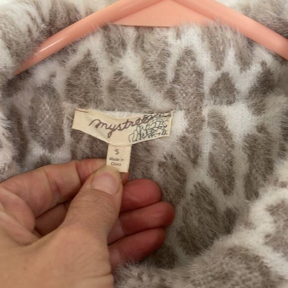 Mystree Neutral Leopard Fuzzy Jacket Size Small - Picture 6 of 9